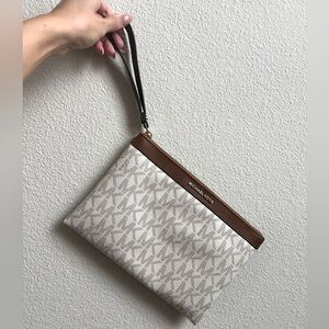 Michael Kors large wristlet